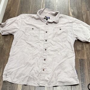 Patagonia Light Gray Short-Sleeve Button-Down Shirt with Subtle Dot Print
